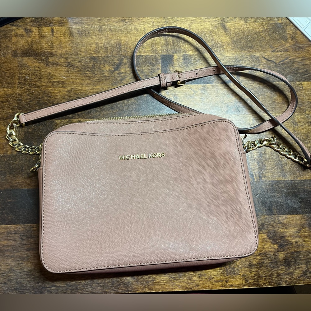 Michael Kors crossbody Rose Mauve color 💕